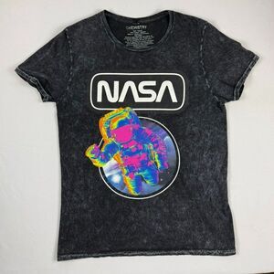 Chemistry Men's NASA Astronaut Rainbow Stone Wash Gray T-Shirt - M